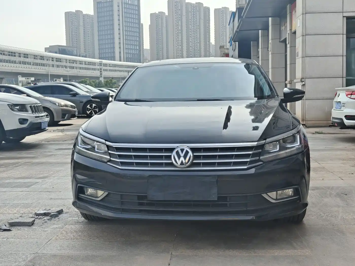 Volkswagen Passat 2016 330TSI DSG Honor Edition фото 2