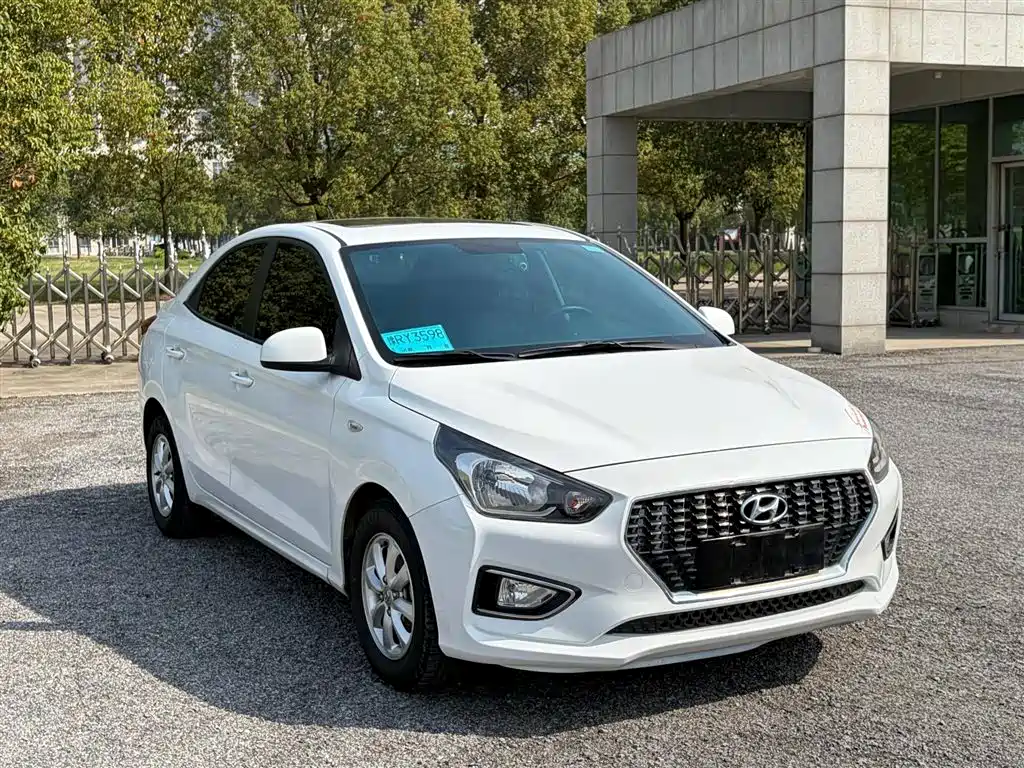 Hyundai Verna 2017 1.4L Manual Color Sunroof Edition (China V) фото 3