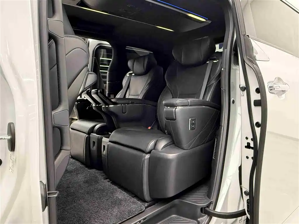 Toyota Alphard 2024 Hybrid 2.5L Ultimate Enjoyment Edition фото 8