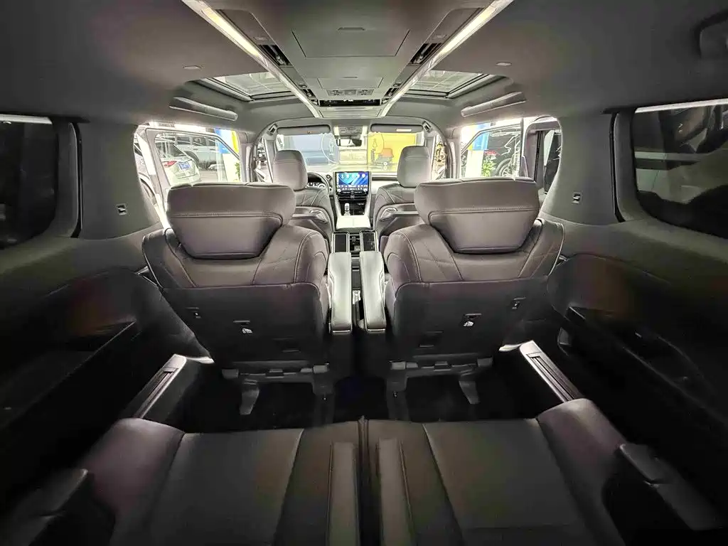 Toyota Alphard 2024 Hybrid 2.5L Ultimate Enjoyment Edition фото 17