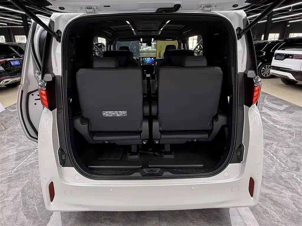 Toyota Alphard 2024 Hybrid 2.5L Ultimate Enjoyment Edition фото 19