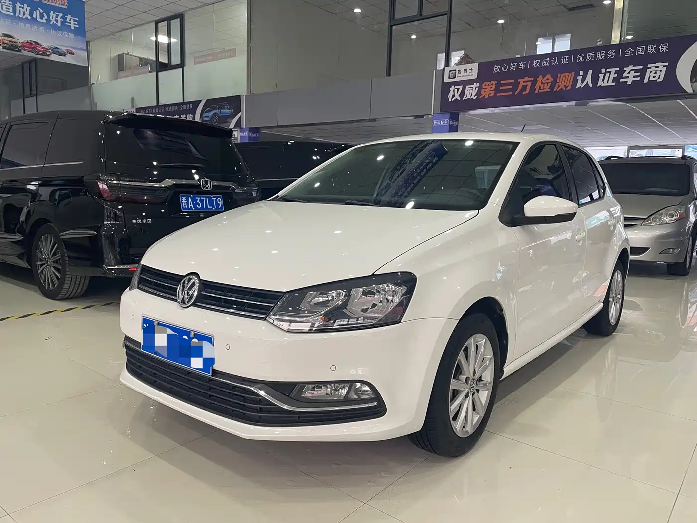 Volkswagen Polo 2014 1.4L Automatic Luxury Edition