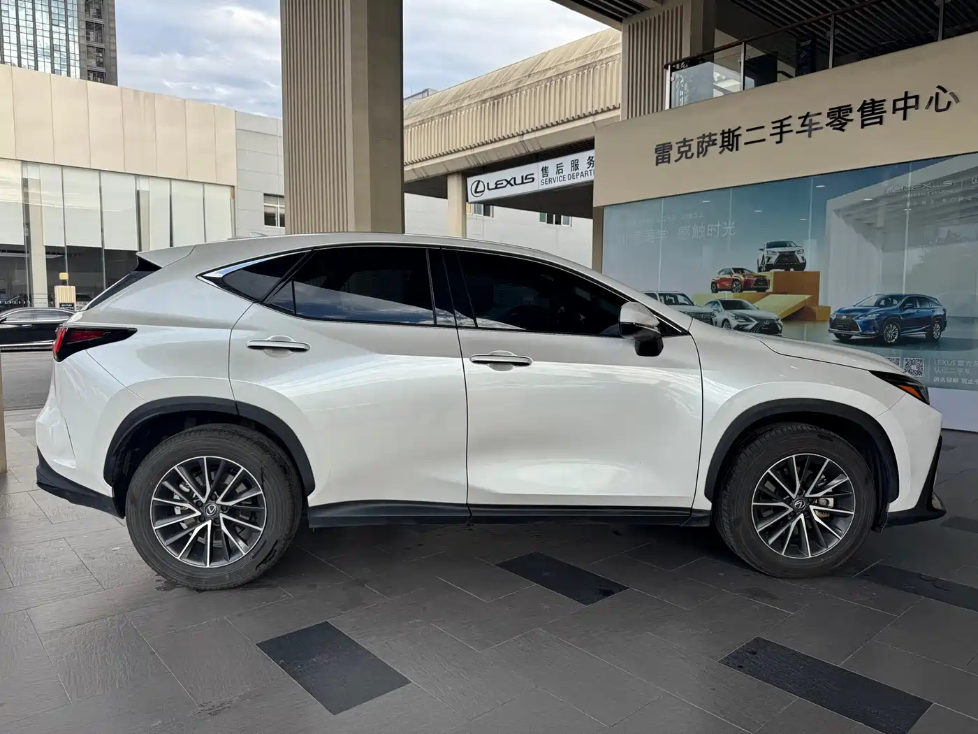 Lexus NX 2024 350h FWD Joy Creation Edition фото 3