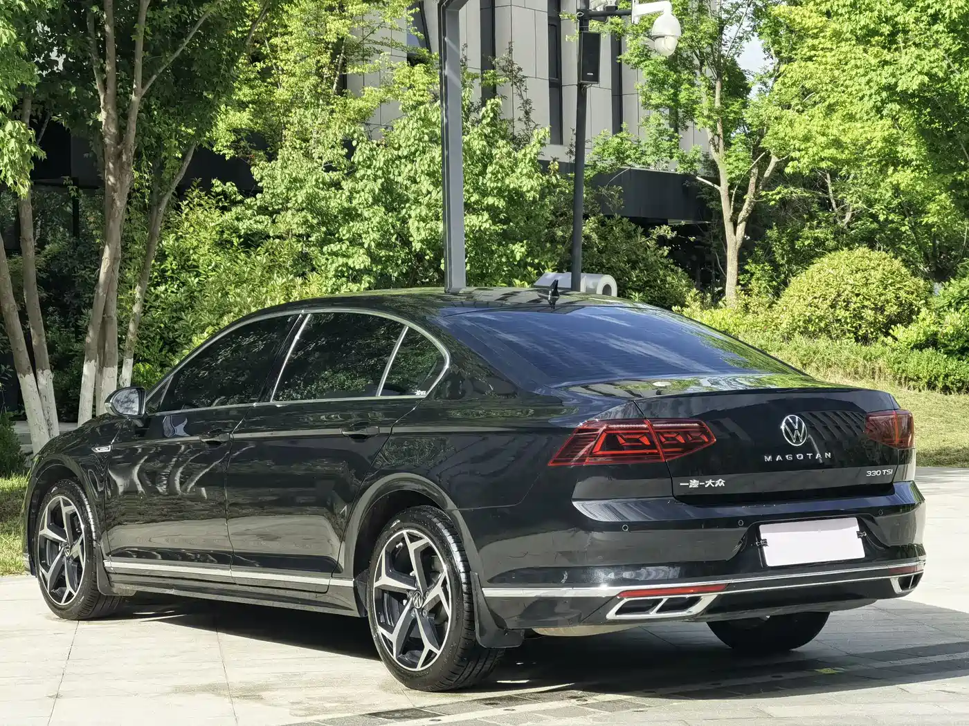 Volkswagen Magotan 2023 Model 2 Million Commemorative Edition 330TSI DSG Luxury фото 7