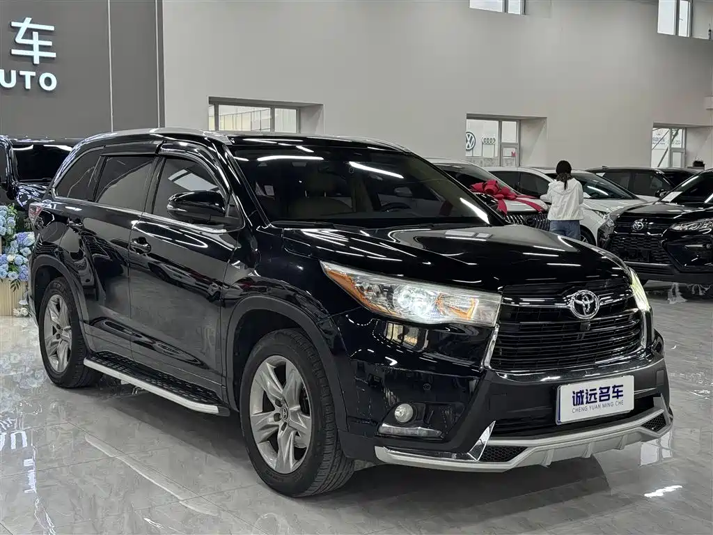 TOYOTA HIGHLANDER