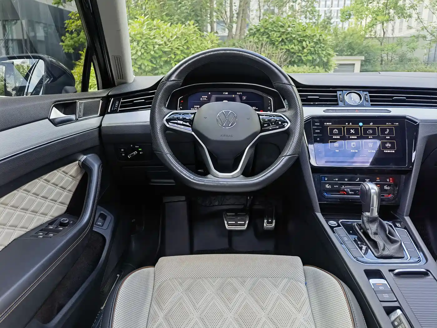 Volkswagen Magotan 2023 Model 2 Million Commemorative Edition 330TSI DSG Luxury фото 11