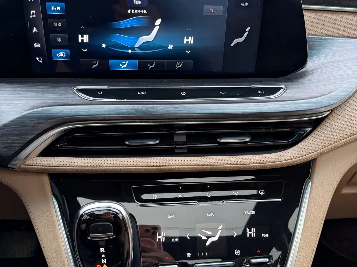 Buick GL8 2020 ES Landglory 653T Flagship фото 33