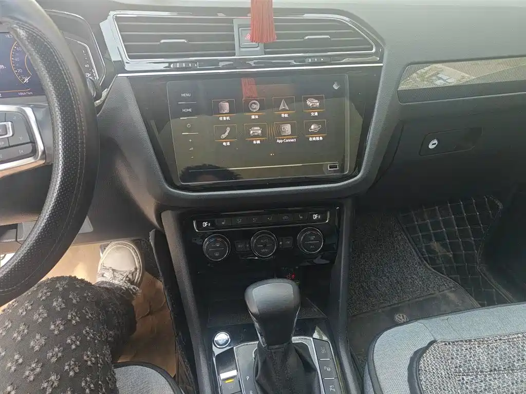 Volkswagen Tiguan L 2021 330TSI Automatic 2WD R-Line Premium фото 14