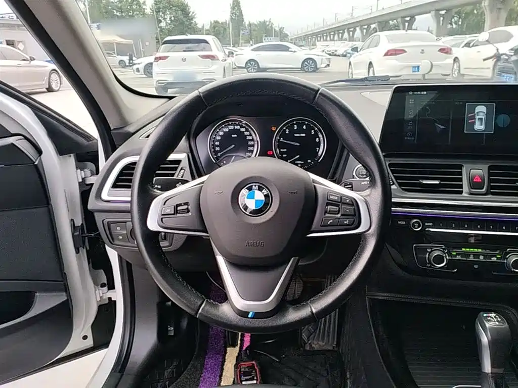 BMW 1 Series 2018 118i Sport Edition фото 11