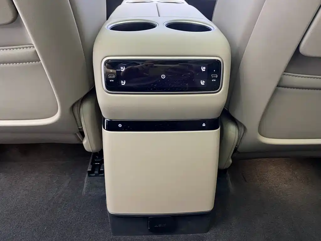Li Auto Li i8 2026 2025 Standard Edition