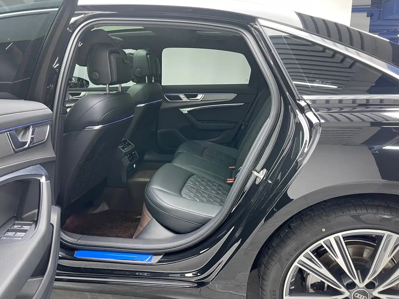 Audi A6L 2025 45 TFSI Premium Sport фото 17