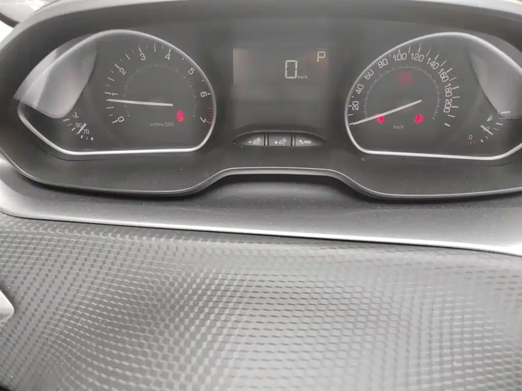 Peugeot 2008 2014 1.6L Automatic Fashion Edition фото 6
