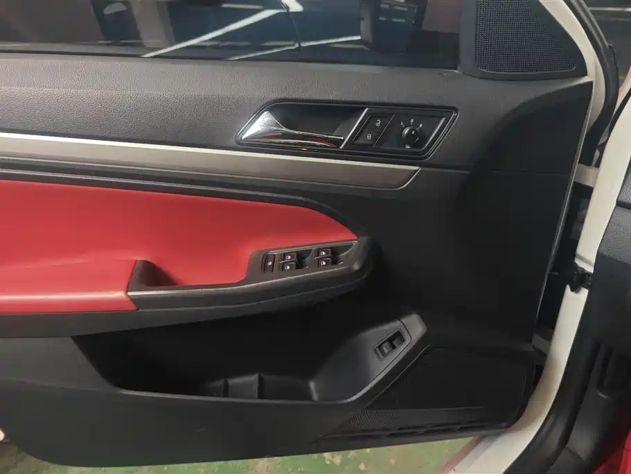 Volkswagen Lavida 2017 1.6L Automatic Trend Edition фото 7