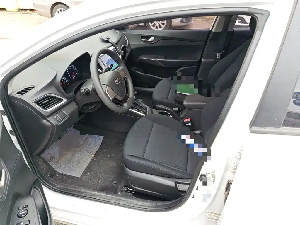Hyundai Verna 2016 1.4L Automatic Cool Edition GLS фото 11