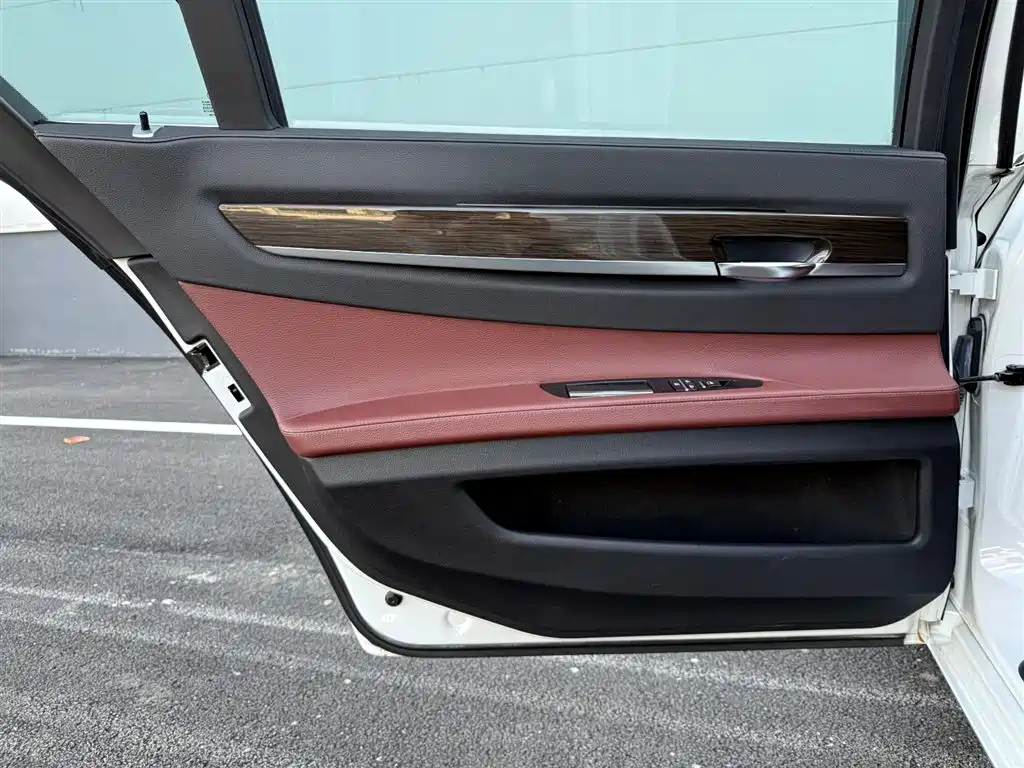 BMW 7 Series 2013 Model 730Li Leading фото 14
