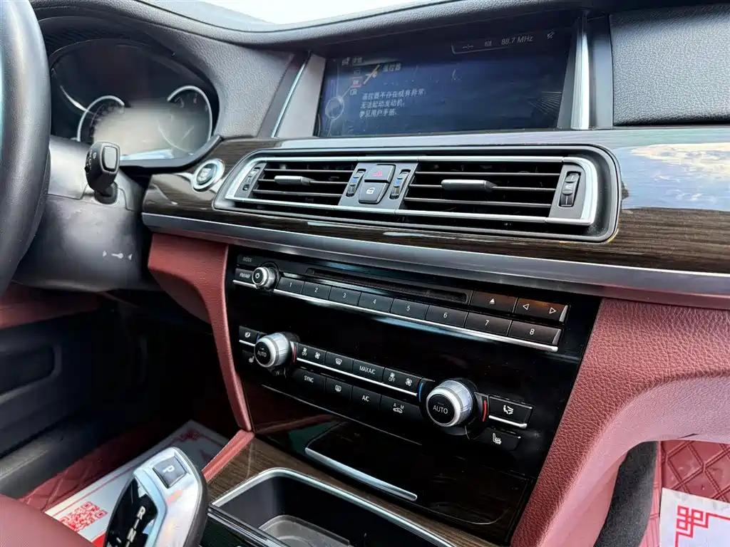 BMW 7 Series 2013 Model 730Li Leading фото 24