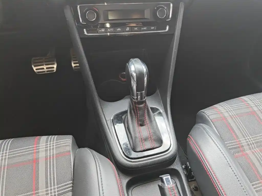 Volkswagen Polo 2015 Model 1.4TSI GTI фото 14