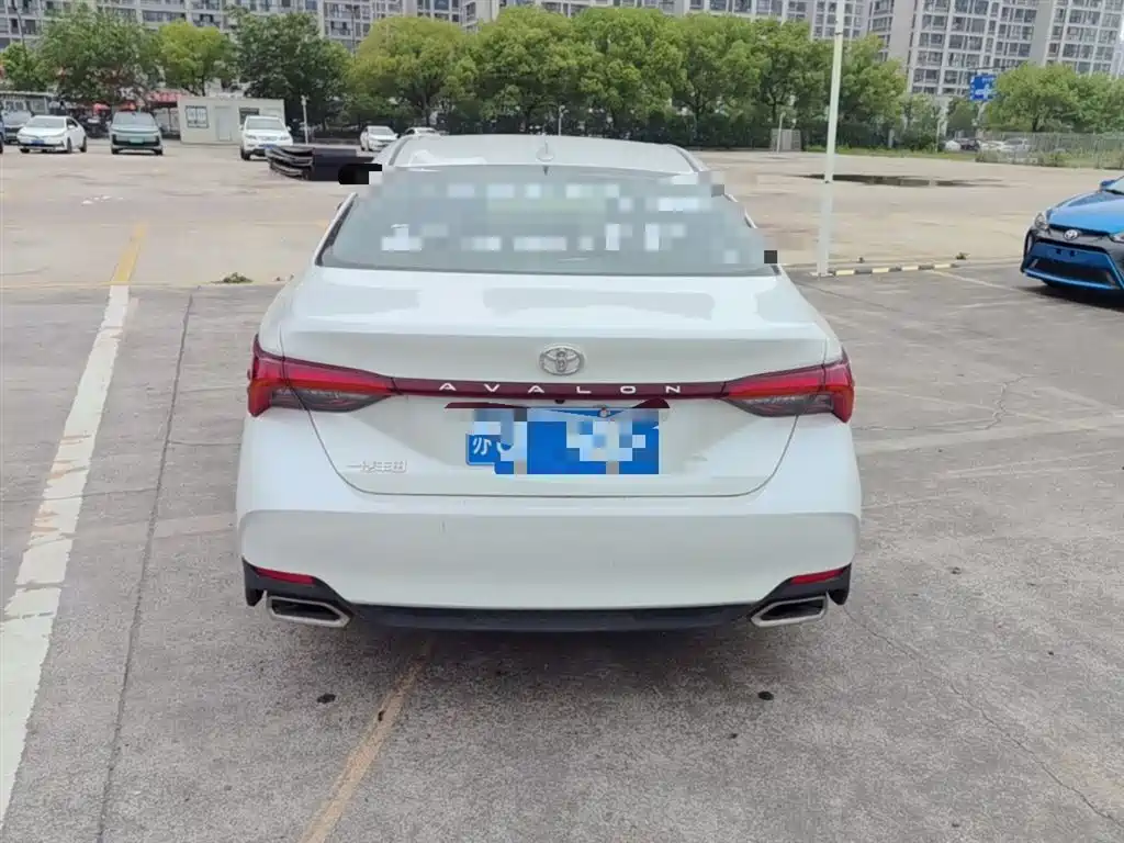 Toyota Avalon 2023 2.0L Luxury Edition фото 10