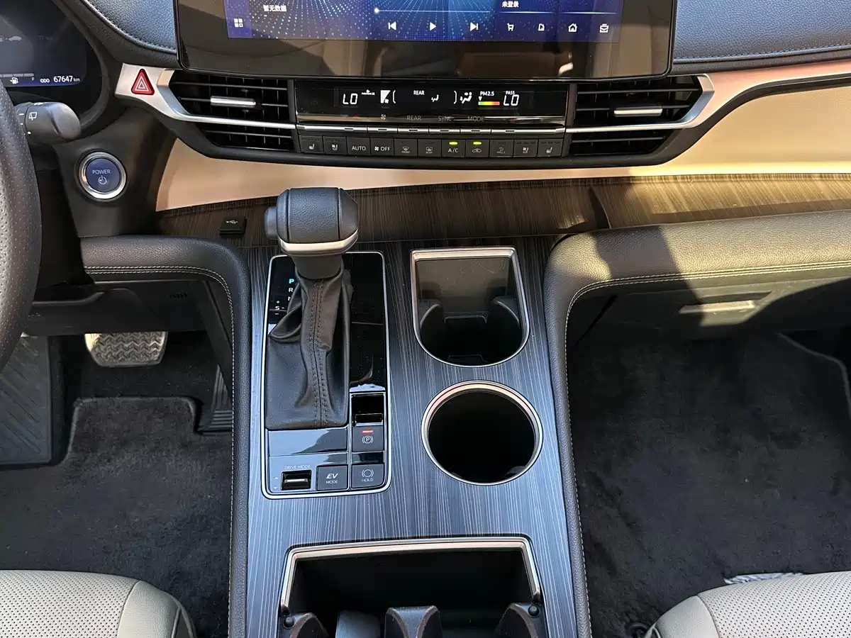 Toyota Sienna 2021 2.5L Hybrid Ultimate Edition фото 8