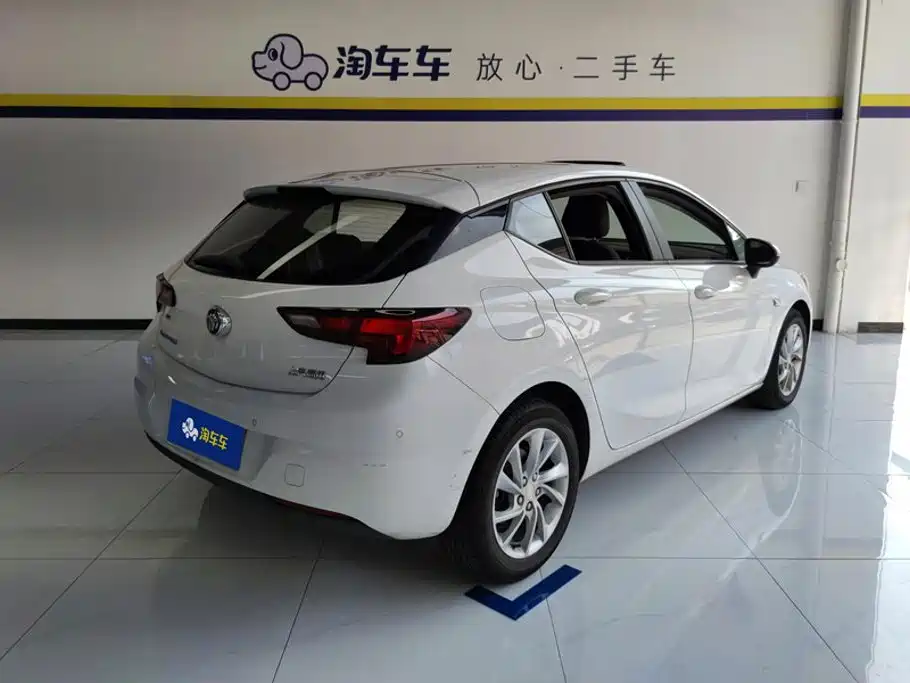 Photo 3 - Buick Verano