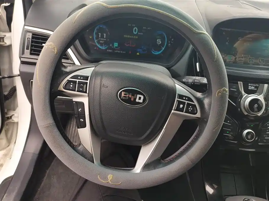 BYD Qin New Energy 2015 1.5T Double Champion Flagship Plus фото 15