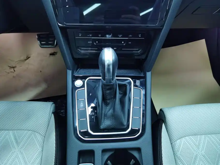 Volkswagen Magotan 2023 Model 2 Million Commemorative Edition 330TSI DSG Luxury фото 16