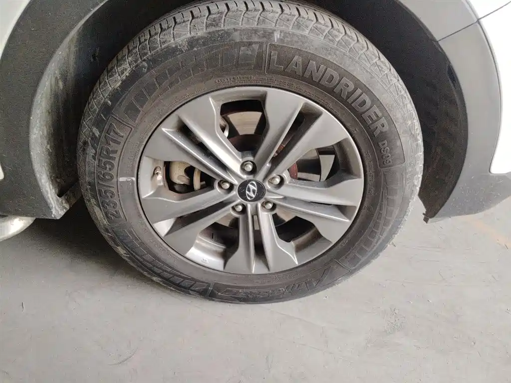 Hyundai Santa Fe 2013 Model 2.4L Automatic 2WD Smart фото 8
