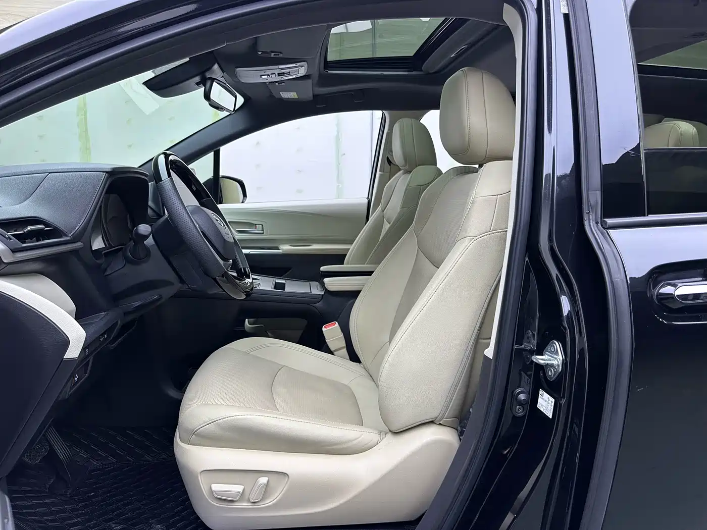 Toyota Sienna 2021 2.5L Hybrid Ultimate Edition фото 8