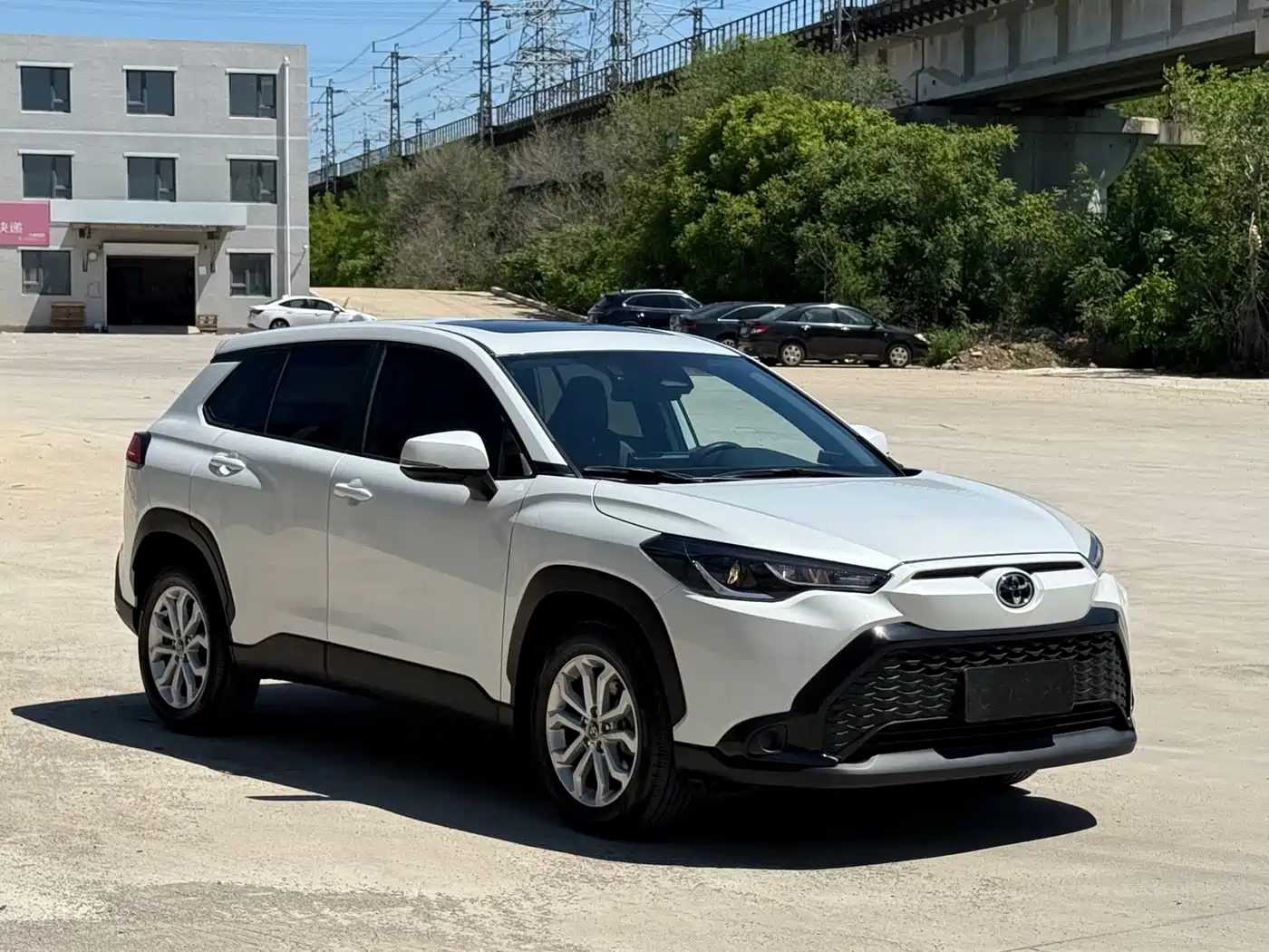 Toyota Frontlander 2024 2.0L CVT Leading Plus Edition фото 3