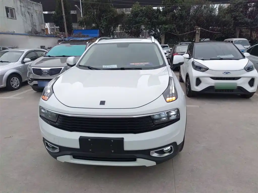 Lynk & Co 01 2018 2.0T 2WD Type+ Edition фото 3