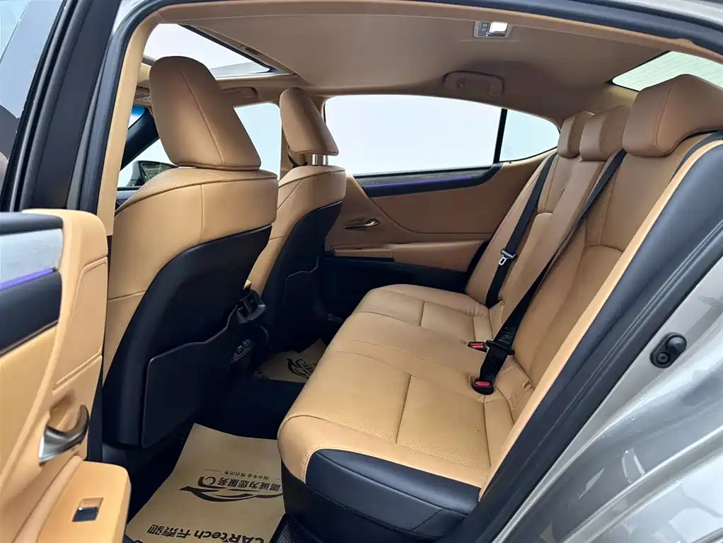 Lexus ES 2025 300h Ultimate Edition фото 9