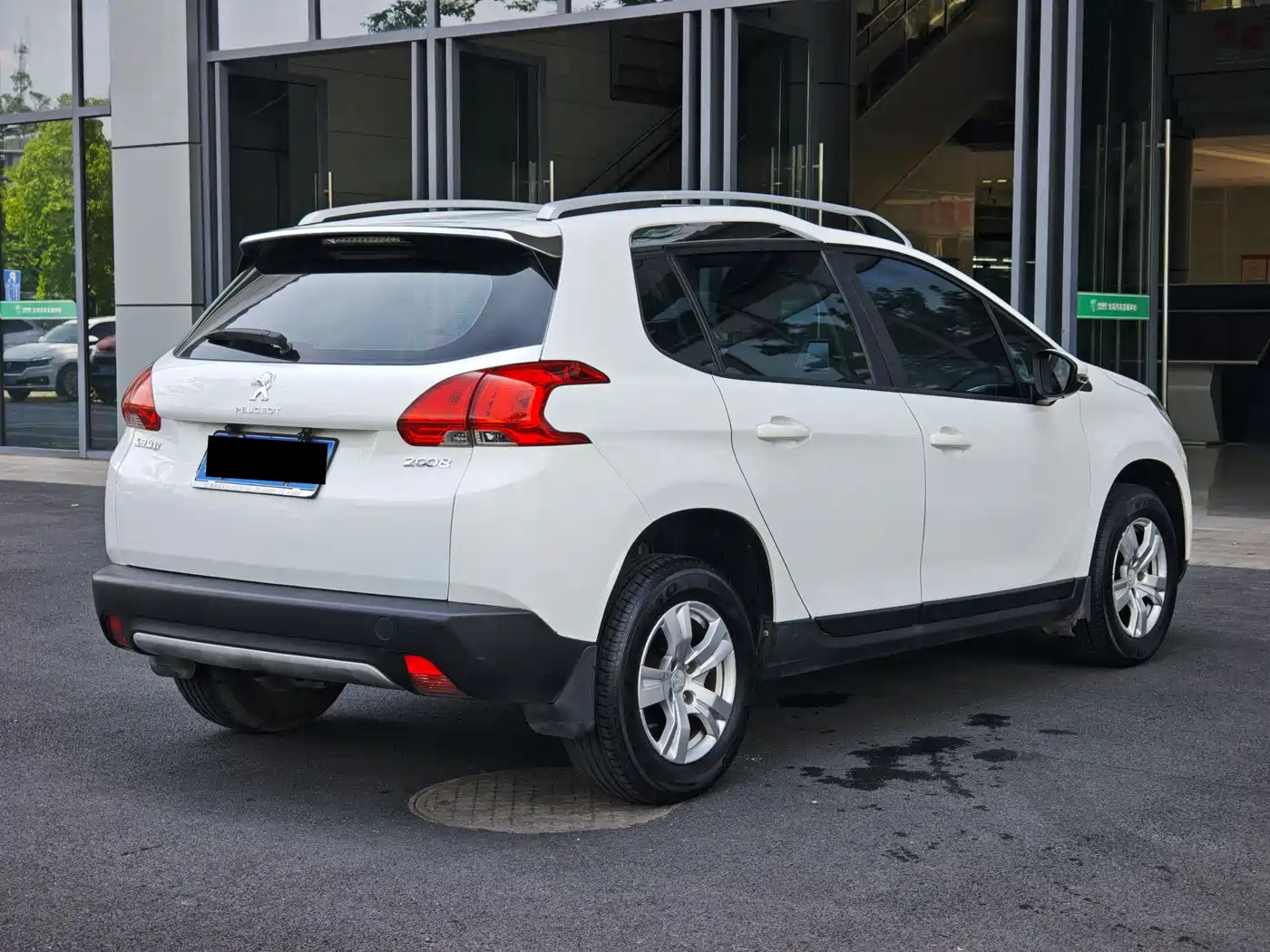 Peugeot 2008 2014 1.6L Manual Trend Edition фото 10