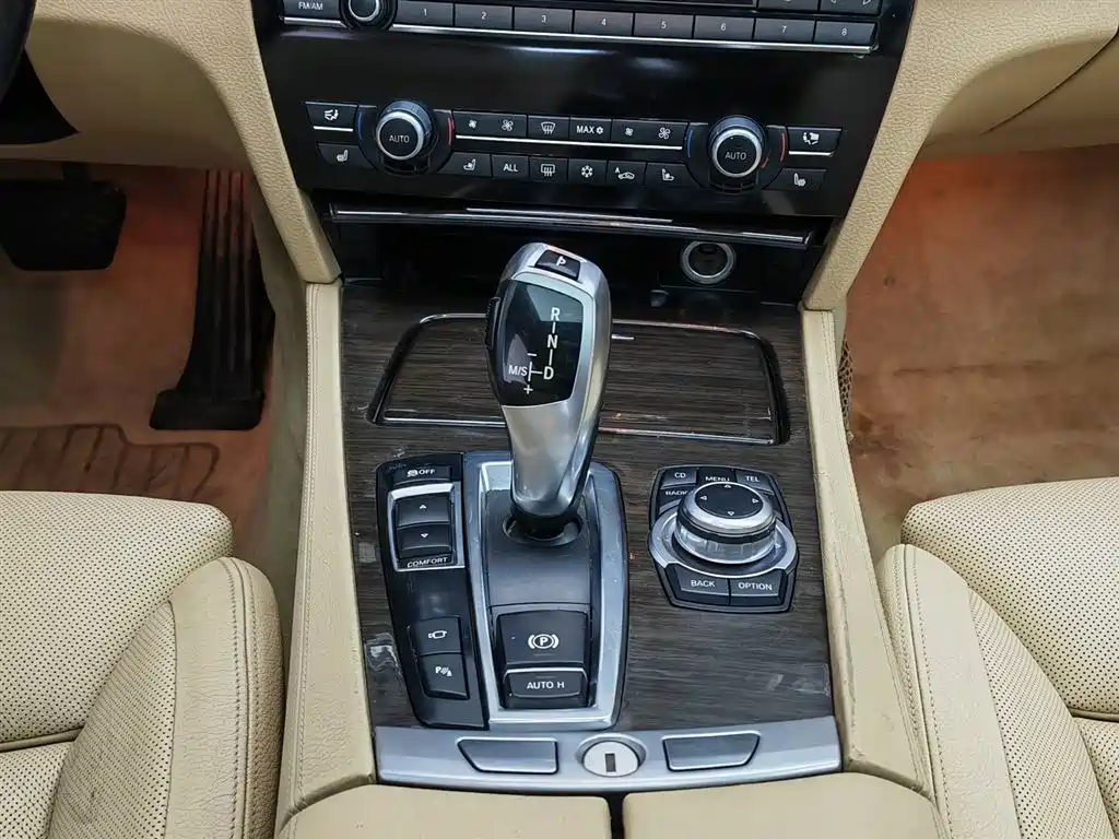 BMW 7 Series 2009 740Li Luxury фото 13