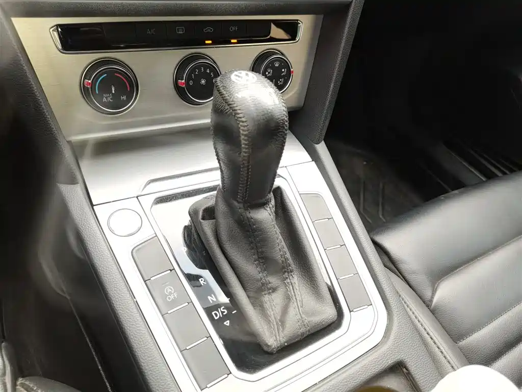 Volkswagen Magotan 2018 280TSI DSG Premium фото 10
