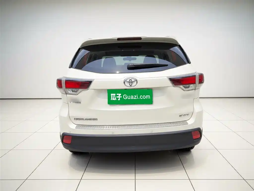 TOYOTA HIGHLANDER
