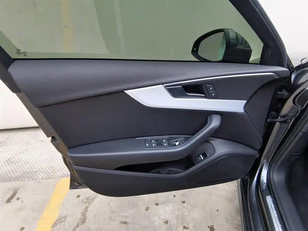 Audi A4L 2020 40 TFSI Luxury Dynamic фото 12