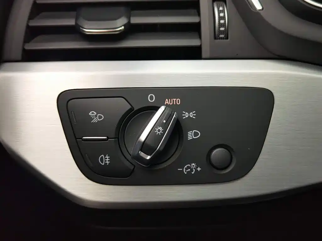 Audi A4L 2020 40 TFSI Luxury Dynamic фото 14