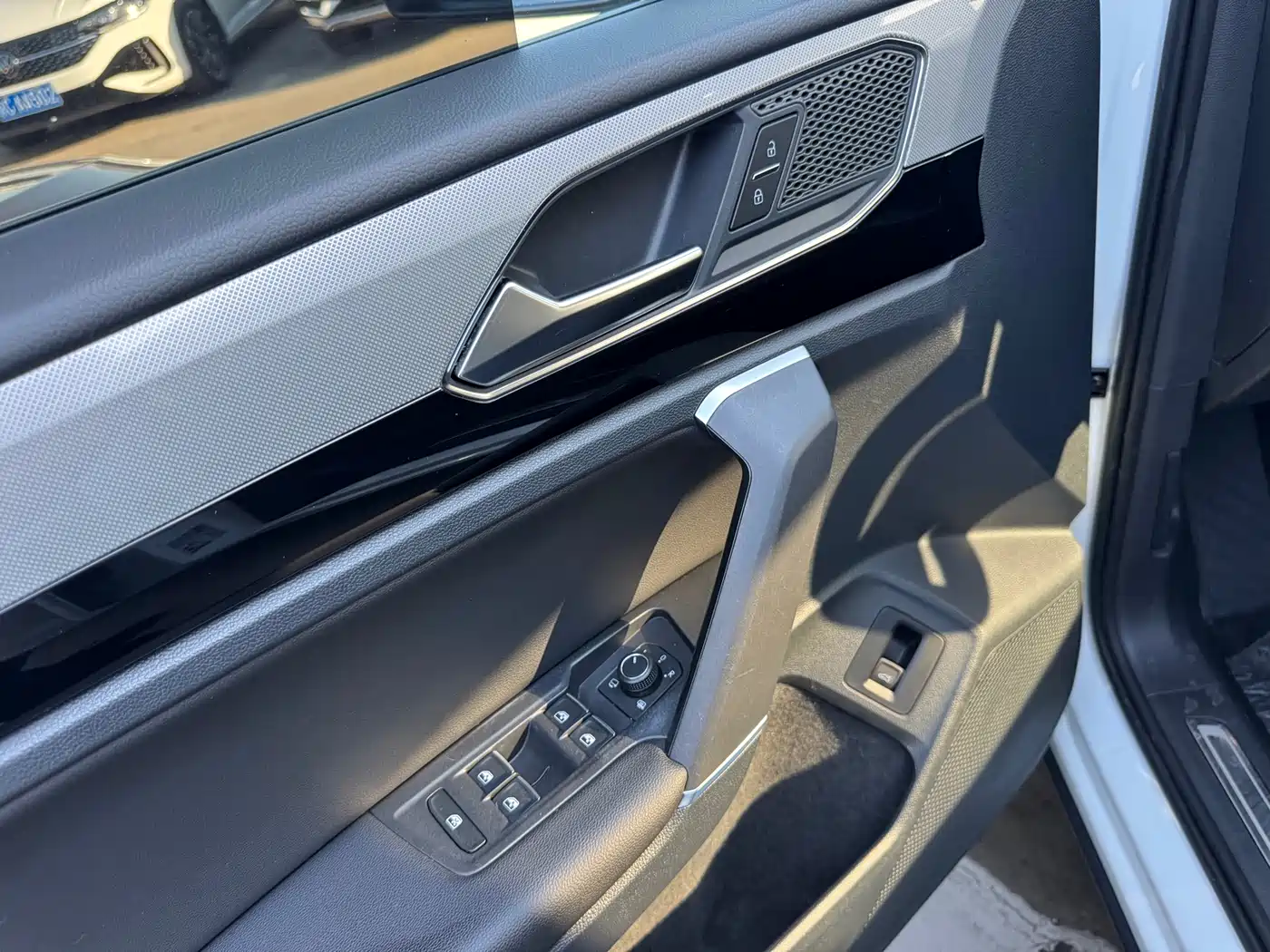Volkswagen Tayron 2022 330TSI 2WD Luxury Smart Connect Edition фото 7