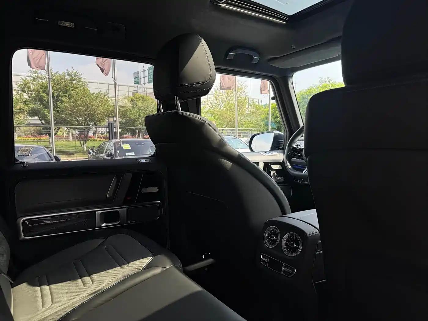 Mercedes-Benz G-Class New Energy 2025 G580 Launch Special Edition фото 17