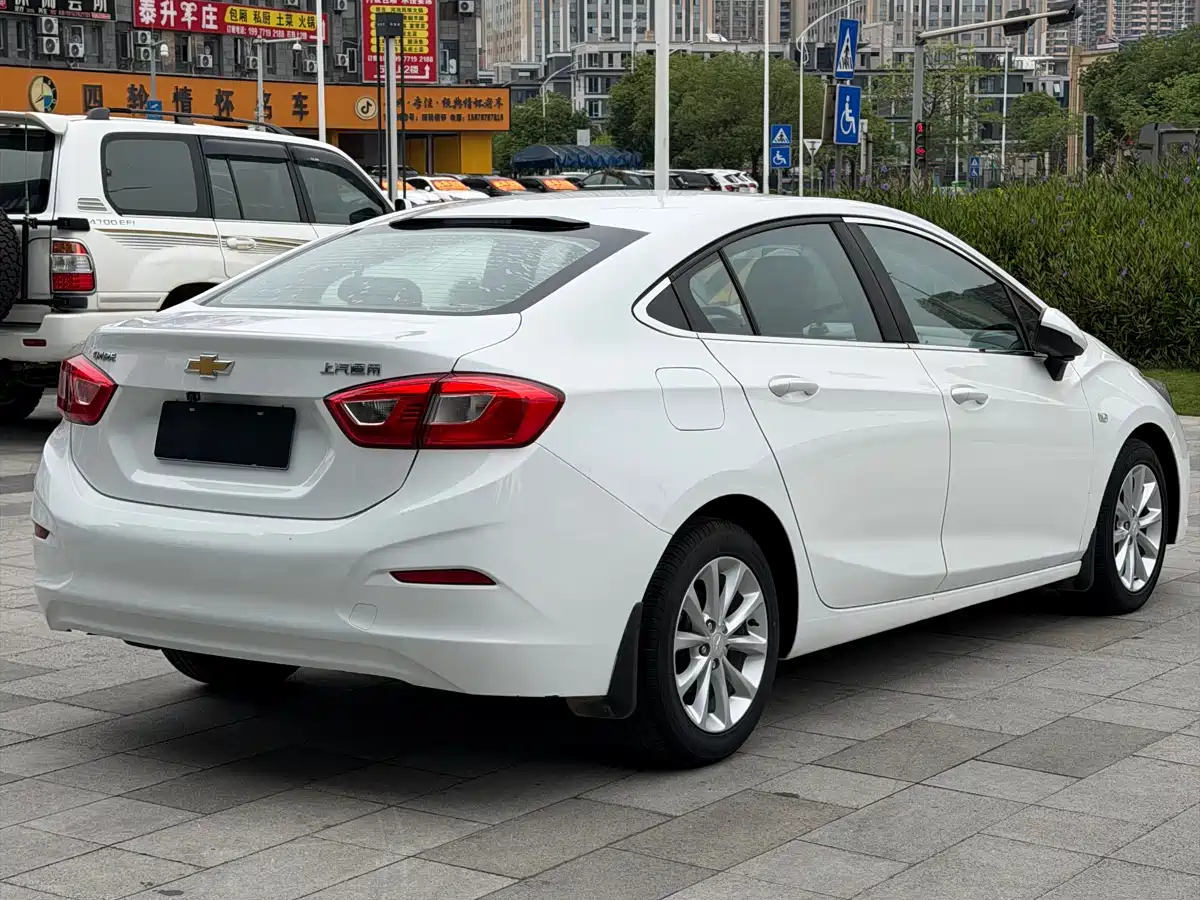 Chevrolet Cruze 2017 1.5L Automatic Pioneer Sunroof фото 7
