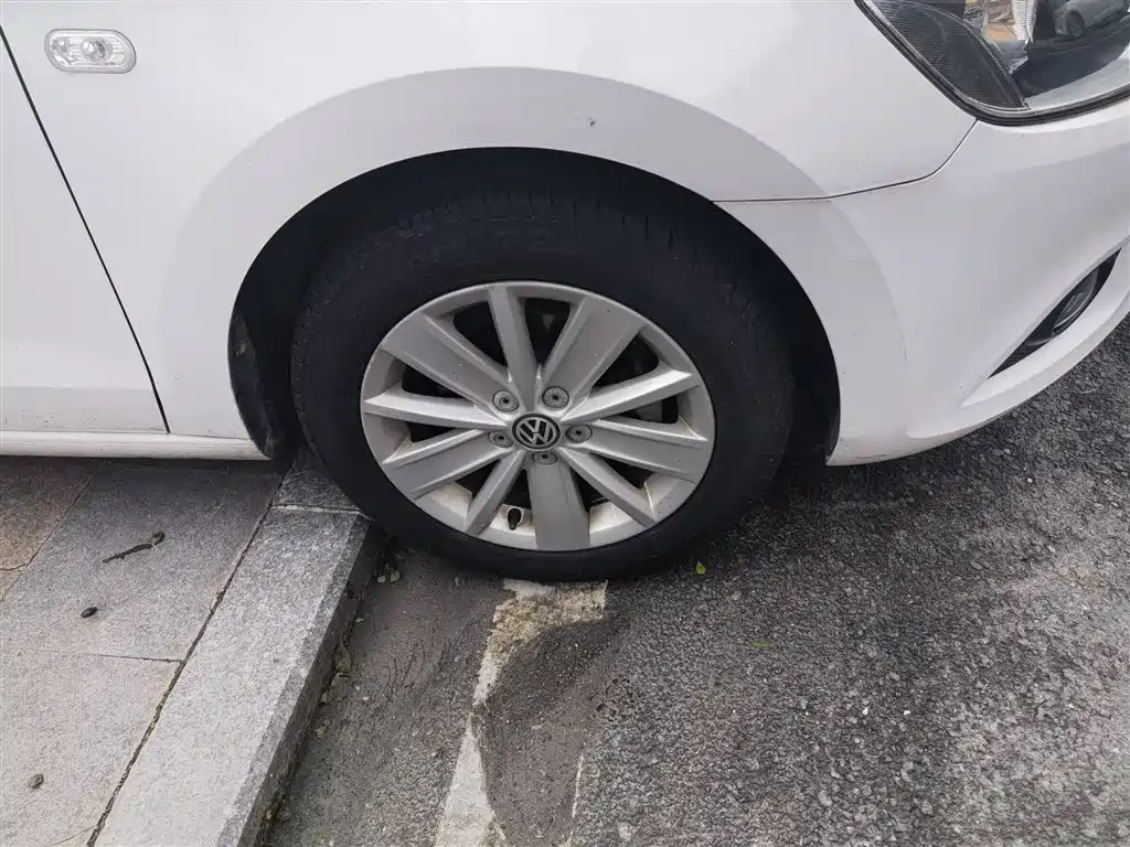 Volkswagen Jetta 2013 1.6L Manual Comfort фото 26