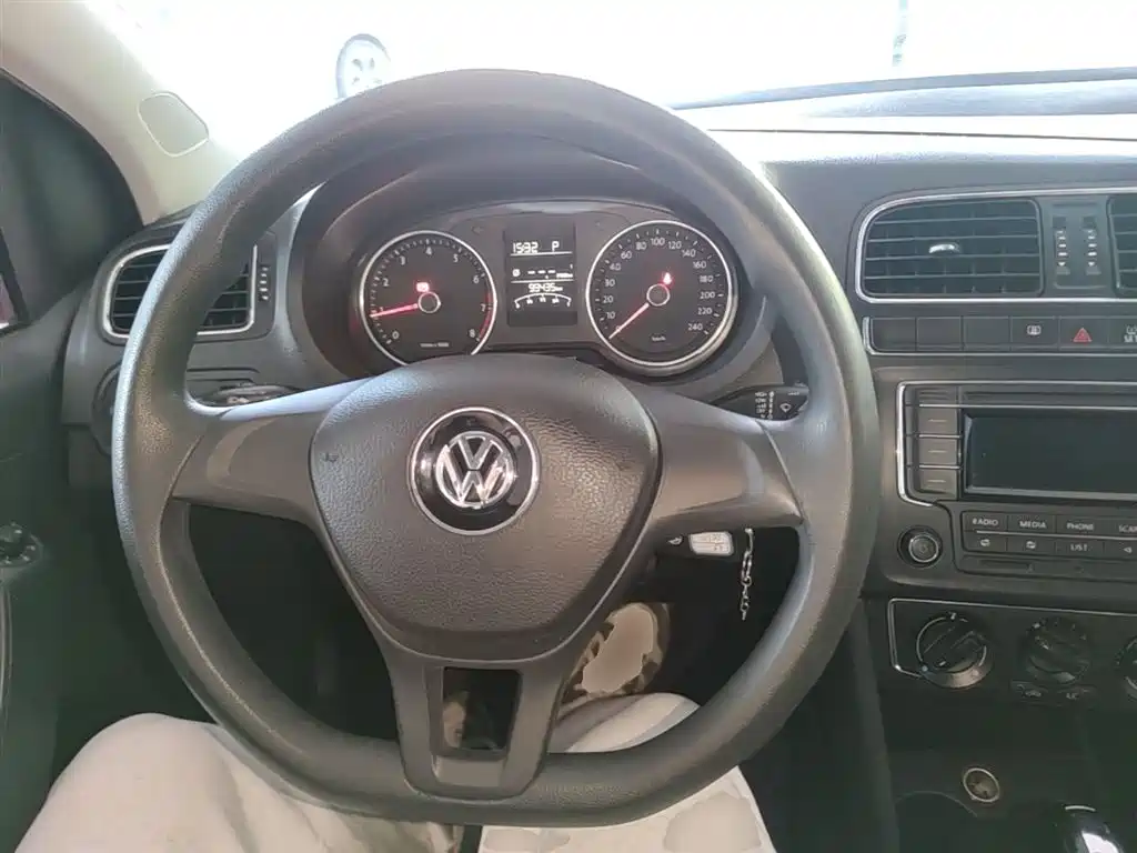 Volkswagen Polo 2014 1.6L Automatic Comfort Edition фото 11