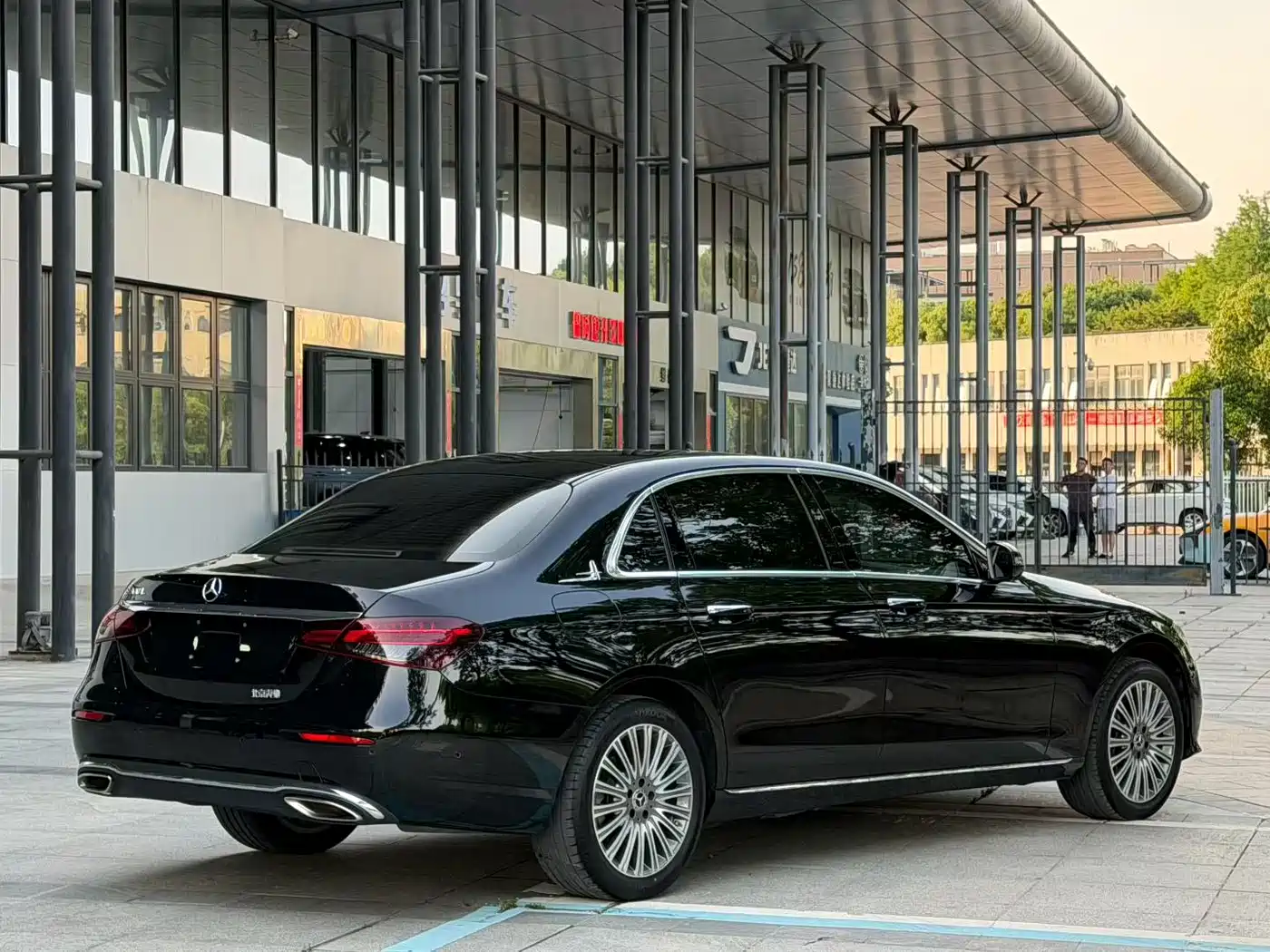 Mercedes-Benz E-Class 2023 E 300 L Luxury фото 6