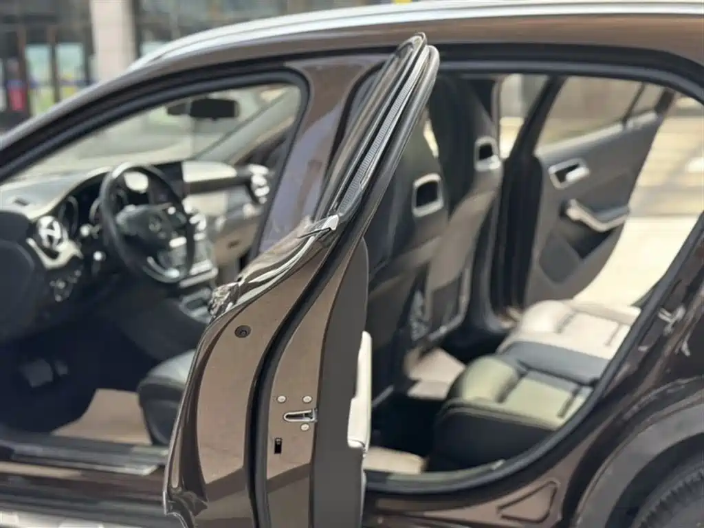 Mercedes-Benz GLA 2018 GLA 200 Dynamic фото 15