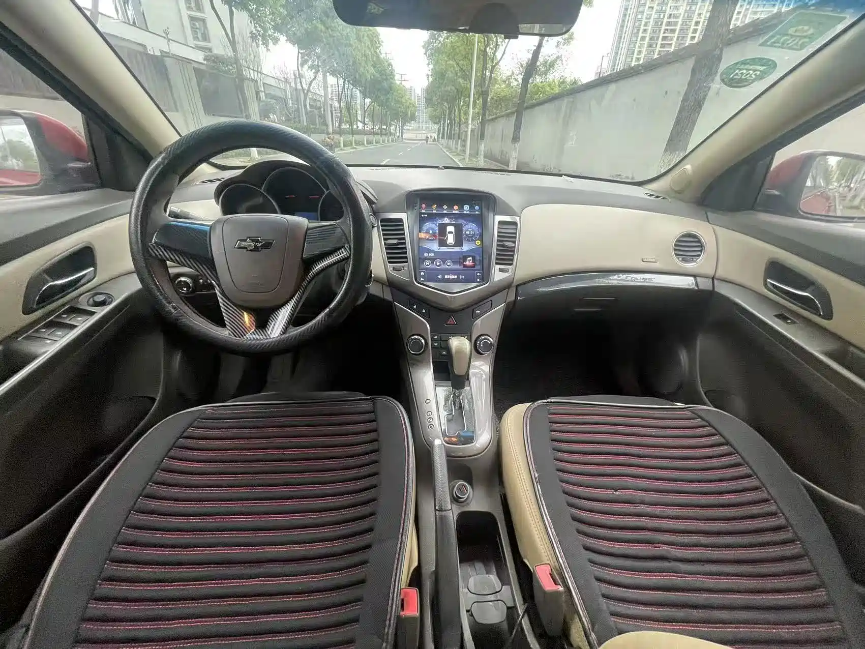 Photo 10 - Chevrolet Cruze
