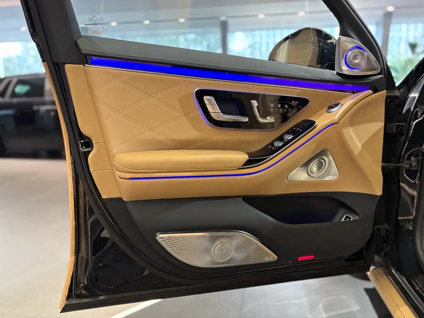 Mercedes-Benz Maybach S-Class 2022 S 680 4MATIC Virgil Abloh Limited Edition фото 9