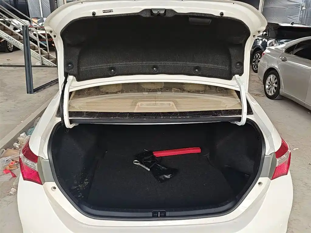 Toyota Corolla 2014 1.6L CVT GL-i фото 19