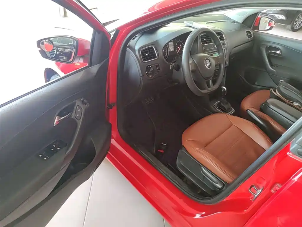 Volkswagen Polo 2014 1.6L Automatic Comfort Edition фото 16