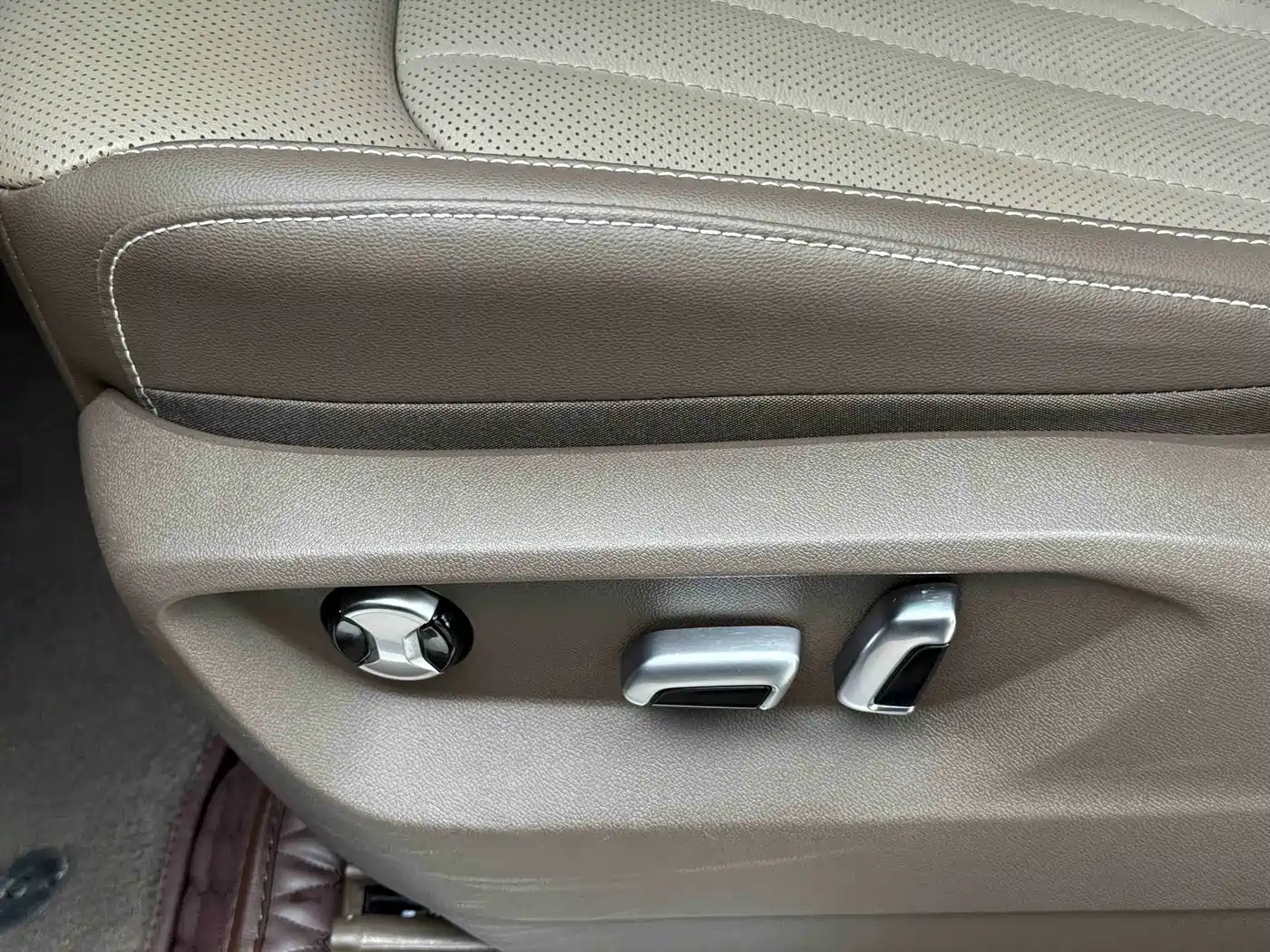 Volkswagen Viloran 2023 330TSI Luxury Edition фото 14