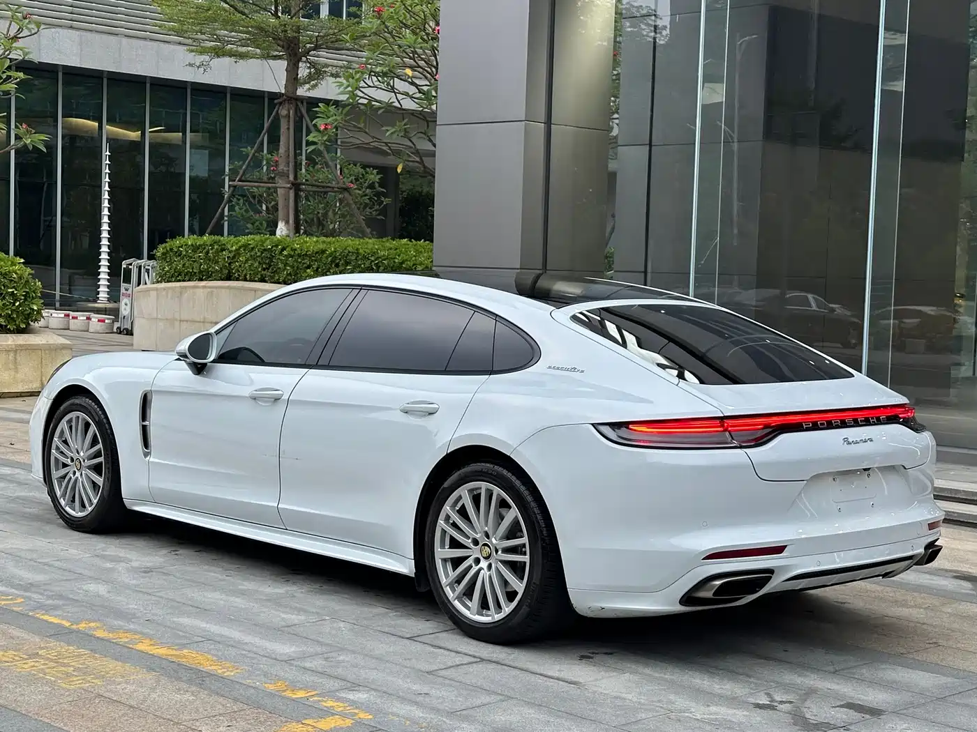 Porsche Panamera 2021 Panamera Executive Long Wheelbase 2.9T фото 21